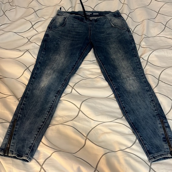 Levi’s Jogger Jeggings - Picture 2 of 5